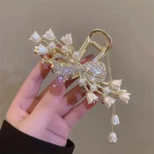 Elegant Lily Bloom Hair Clutcher – Rhinestone Bow & Pearl Drop Design