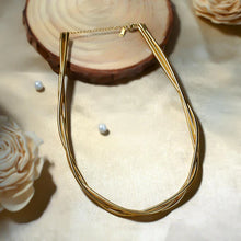 Twisted Chain Statement Necklace – Elegant & Bold