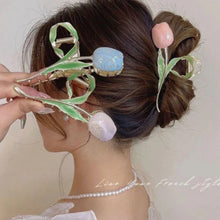 Pastel Tulip Hair Clutcher – Enamel Floral Design in Soft Tones