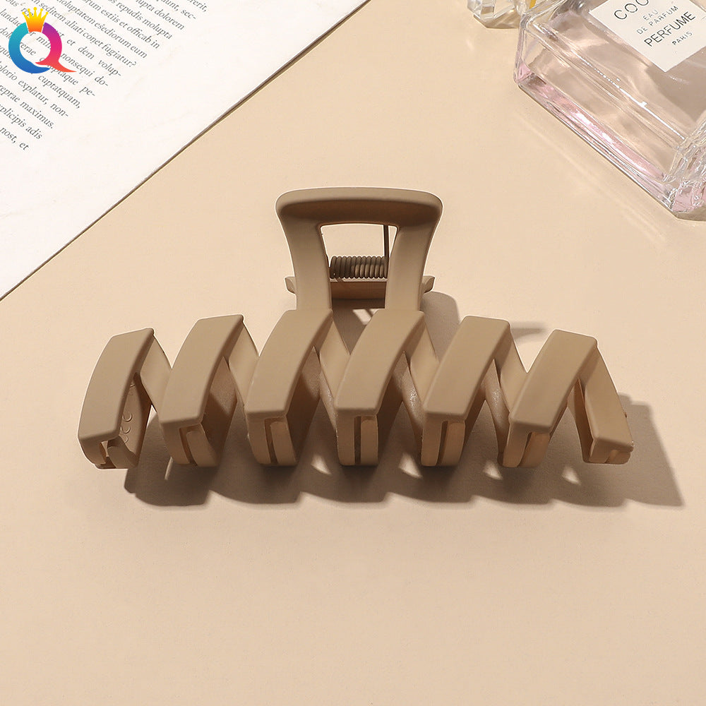 Matte Beige Zigzag Clutcher