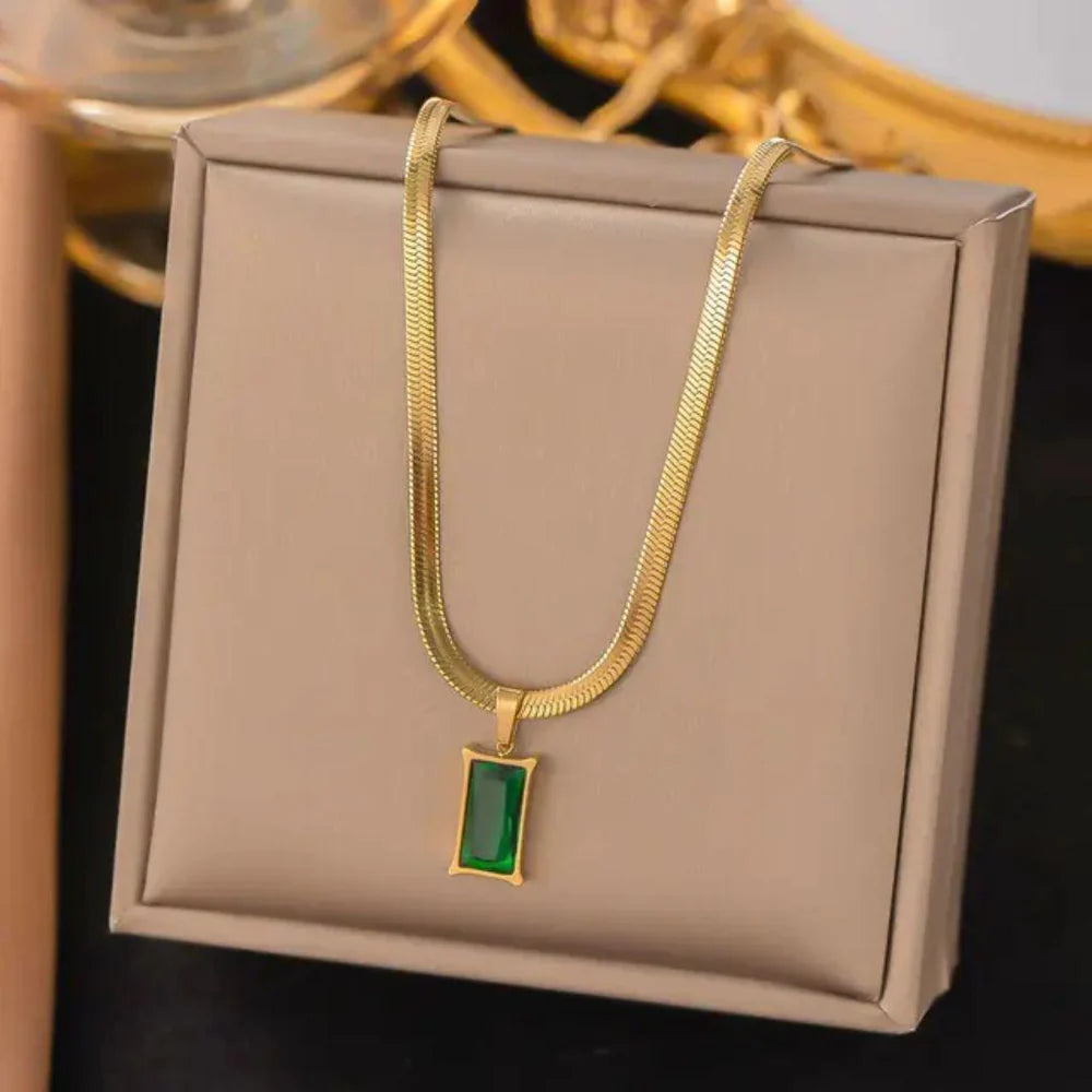 Emerald-Toned Pendant Necklace with Sleek Chain