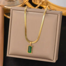 Emerald-Toned Pendant Necklace with Sleek Chain