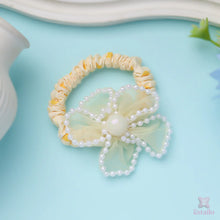 Pearl-Edged Bow Scrunchie – Lemon Cream
