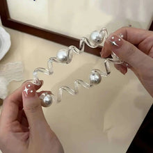 Transparent Zigzag Pearl Scrunchie