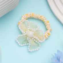 Pearl-Edged Bow Scrunchie – Lemon Cream