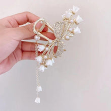 Elegant Lily Bloom Hair Clutcher – Rhinestone Bow & Pearl Drop Design
