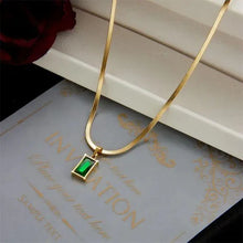 Emerald-Toned Pendant Necklace with Sleek Chain