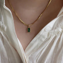 Emerald-Toned Pendant Necklace with Sleek Chain